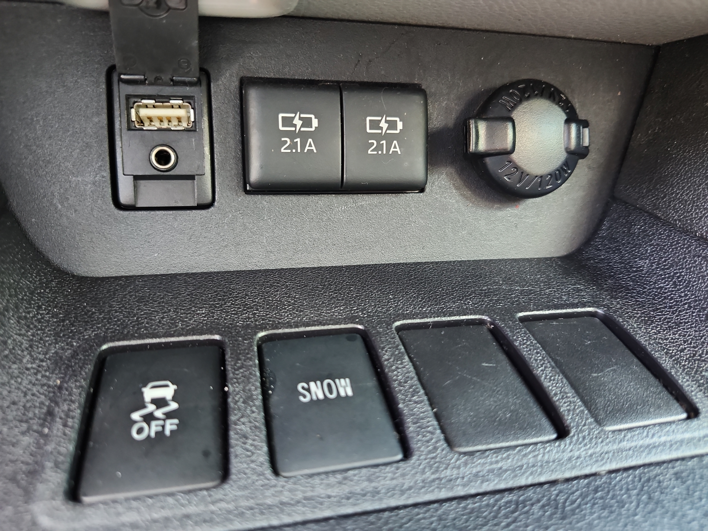 Used 2018 Toyota Highlander Plus FWD image 26