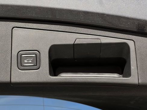 Certified 2021 Cadillac XT4 Luxury w/ Cold Weather Package image 27