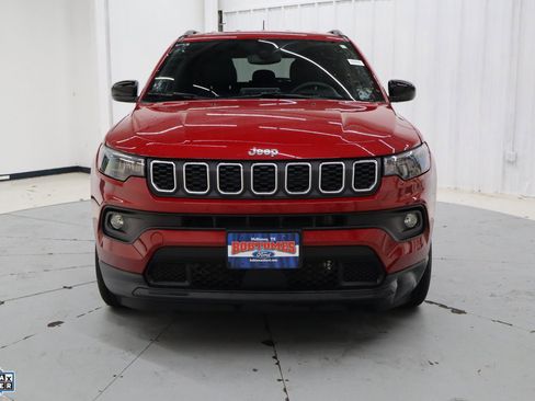 Used 2025 Jeep Compass Latitude image 11