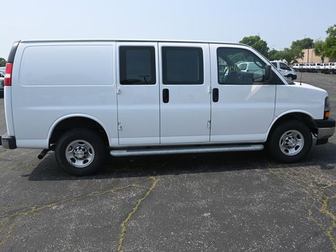 Used 2023 Chevrolet Express 2500 Work Van w/ Driver Convenience Package image 4