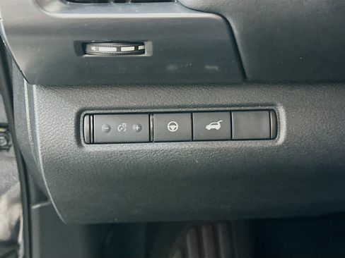 Used 2023 Nissan Pathfinder SL AWD/4WD image 16