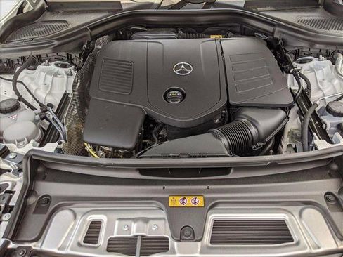Used 2025 Mercedes-Benz GLC 300 4MATIC image 16