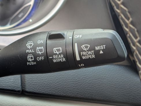 Used 2024 Chrysler Pacifica Touring-L FWD image 26