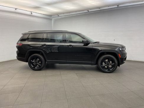 New 2025 Jeep Grand Cherokee L Limited w/ Black Appearance Package AWD/4WD image 2