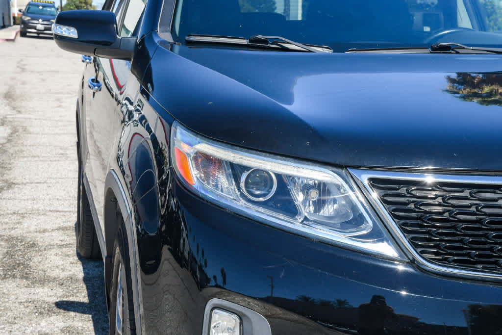 Used 2014 Kia Sorento LX w/ Premium Package FWD image 4