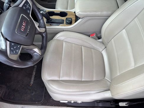 Used 2019 GMC Acadia Denali image 11