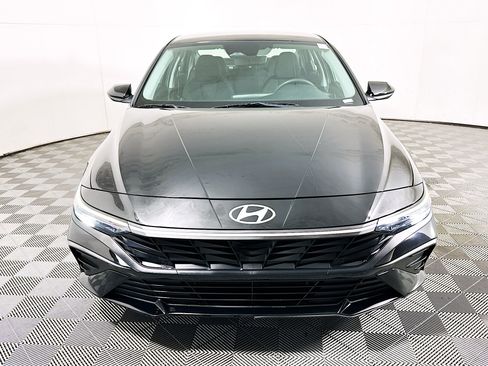Used 2024 Hyundai Elantra Blue FWD image 8
