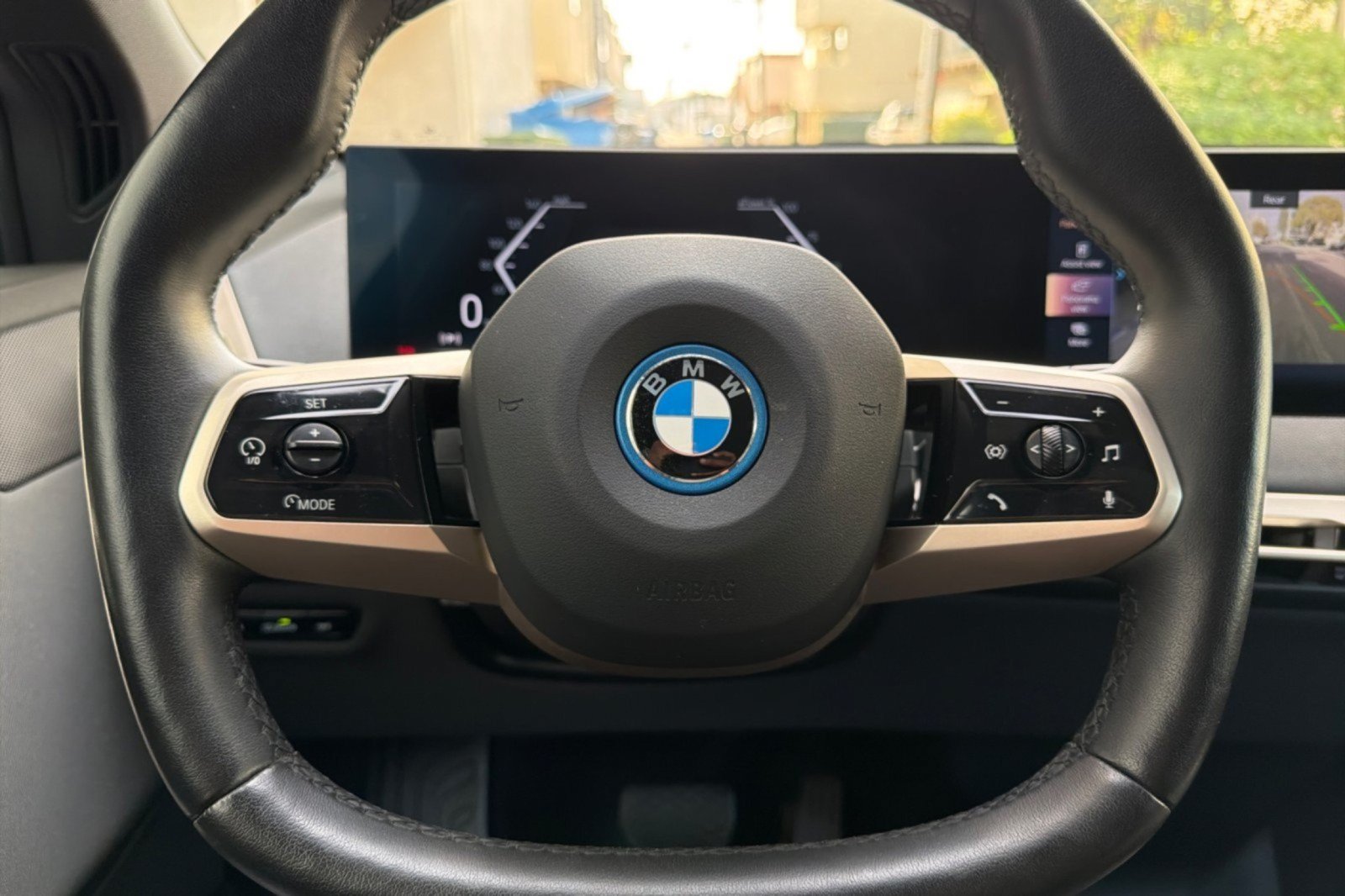 Used 2023 BMW iX xDrive50 w/ Sport Package AWD/4WD image 23