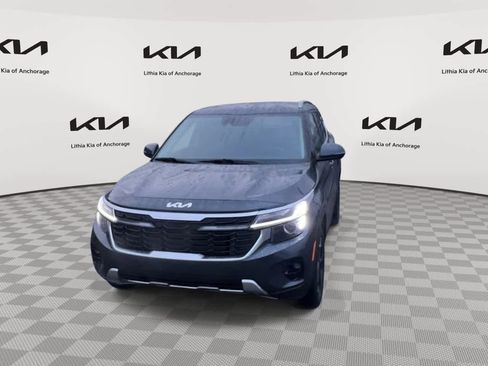 Certified 2025 Kia Seltos EX image 3