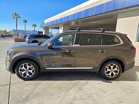 Used 2021 Kia Telluride EX image 3