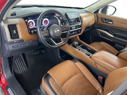 Used 2023 Nissan Pathfinder Platinum AWD/4WD image 2