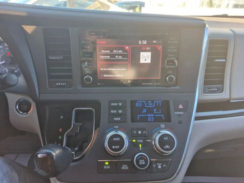 Used 2019 Toyota Sienna XLE image 17