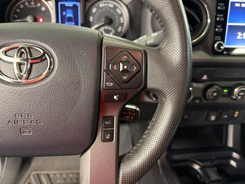 Used 2020 Toyota Tacoma TRD Sport AWD/4WD image 33