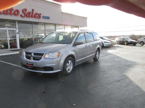 Used 2013 Dodge Grand Caravan SXT image 3