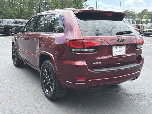 Used 2022 Jeep Grand Cherokee Laredo X RWD image 12