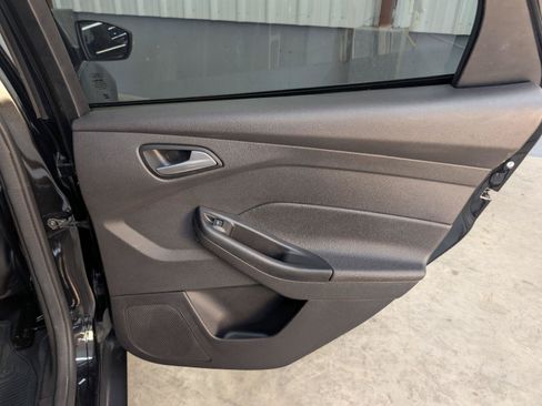 Used 2014 Ford Focus SE w/ Equipment Group 201A FWD image 37