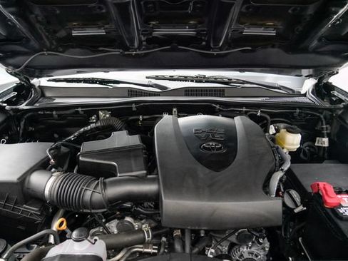 Used 2021 Toyota Tacoma TRD Sport AWD/4WD image 10