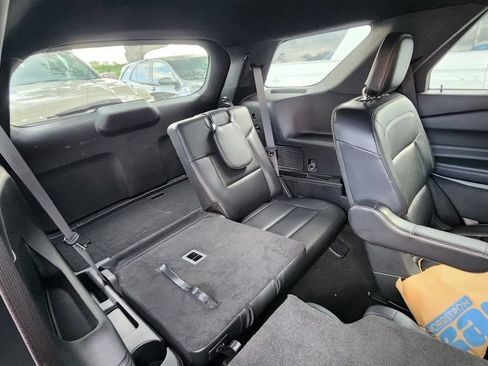 Used 2020 Ford Explorer XLT w/ Equipment Group 202A RWD image 8