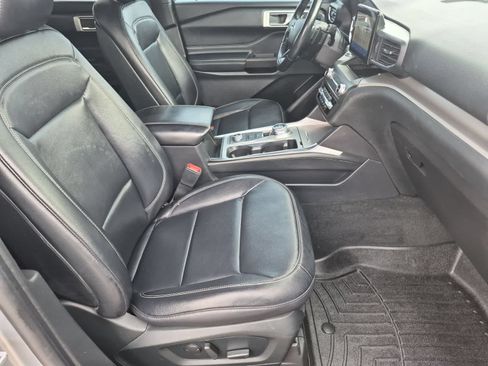 Used 2020 Ford Explorer XLT w/ Equipment Group 202A AWD/4WD image 21