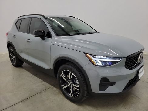 New 2026 Volvo XC40 B5 Core image 4