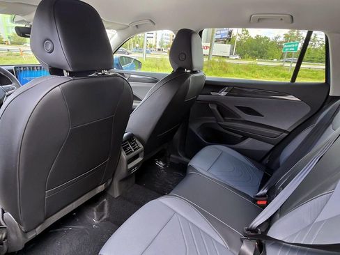 New 2025 Volkswagen Tiguan SE image 26