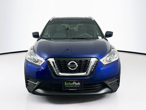 Used 2019 Nissan Kicks SV FWD image 2