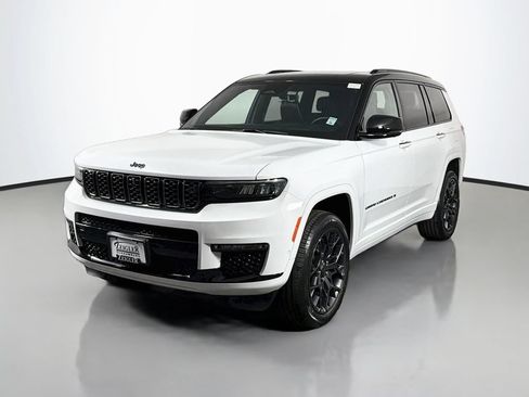 Used 2023 Jeep Grand Cherokee L Summit w/ Advanced Protech Group IV AWD/4WD image 3