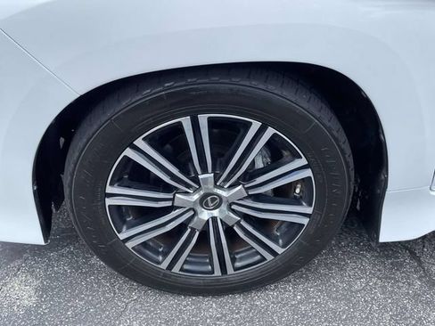 Used 2021 Lexus LX 570 4WD w/ Luxury Package image 11