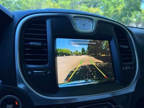 Used 2018 Chrysler 300 Limited AWD/4WD image 41