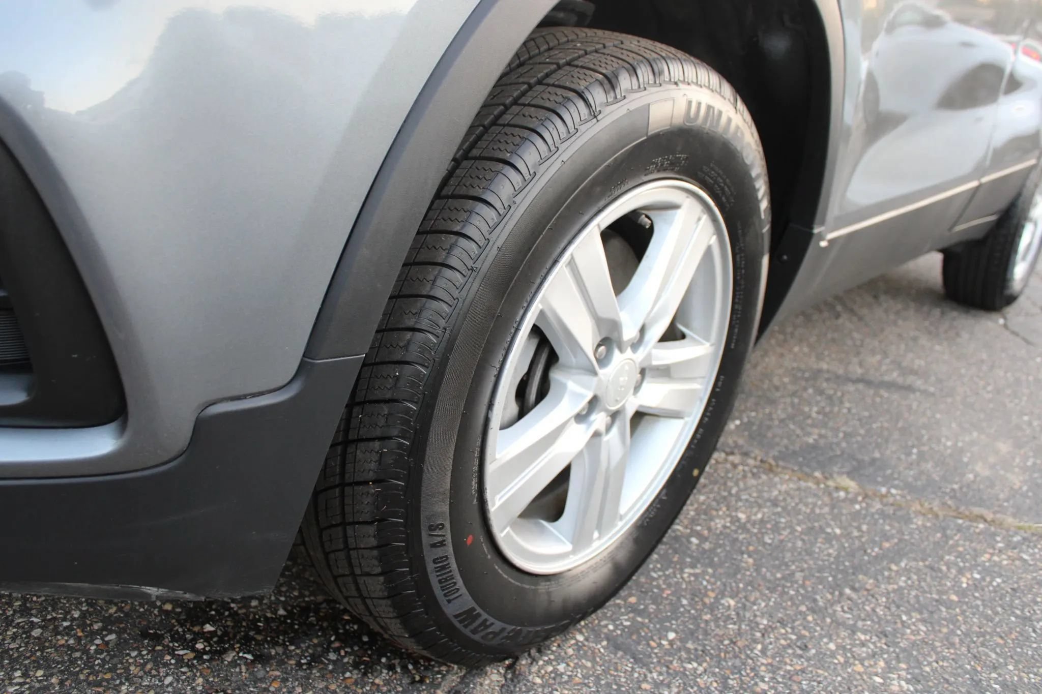 Used 2020 Chevrolet Trax LS w/ Tint and Cruise Package AWD/4WD image 29