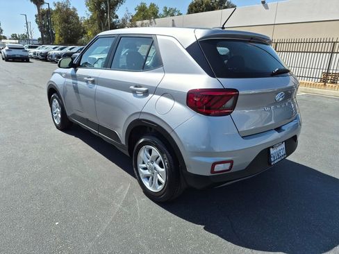 Used 2026 Hyundai Venue SE FWD image 6