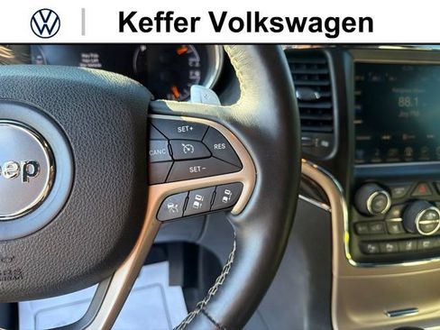 Used 2017 Jeep Grand Cherokee Overland w/ Jeep Active Safety Group AWD/4WD image 19