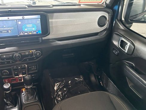 Used 2025 Jeep Wrangler Unlimited Sport AWD/4WD image 11