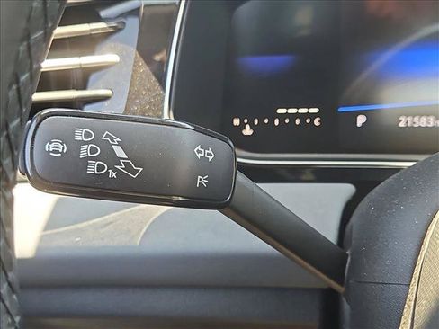 Used 2025 Volkswagen Jetta SE FWD image 15