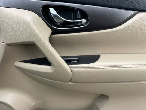 Used 2016 Nissan Rogue SV w/ SV Premium Package image 22