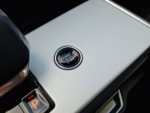 New 2026 Land Rover Range Rover SE image 18