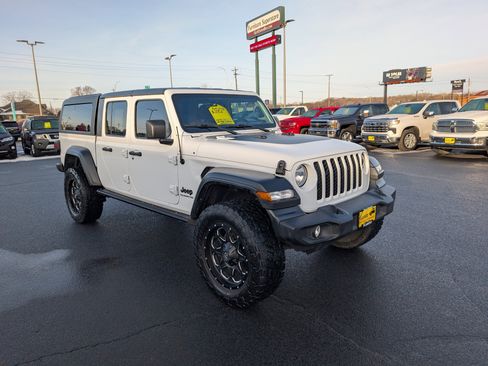 Used 2020 Jeep Gladiator Sport w/ Quick Order Package 24S image 2