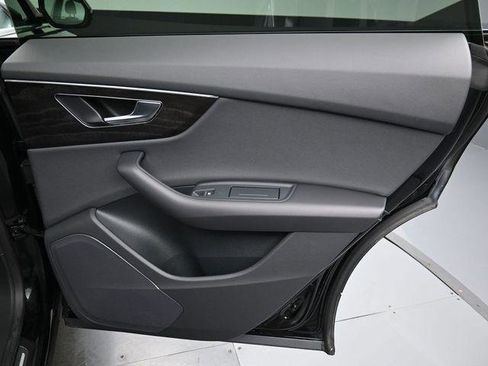 Used 2023 Audi Q8 Premium image 34