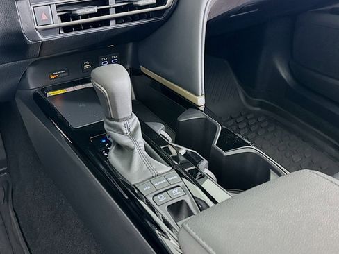 Used 2025 Toyota Camry XSE image 5