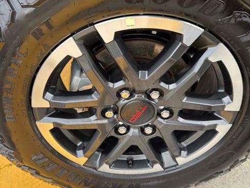 Used 2025 Toyota Tacoma SR5 image 27