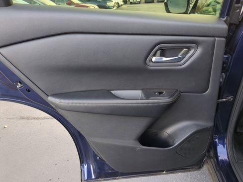 Used 2024 Nissan Rogue SV image 30