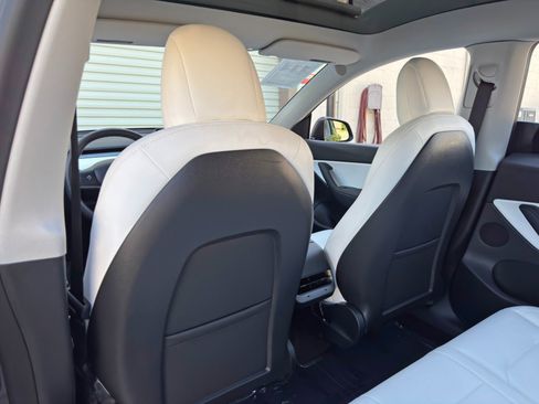 Used 2022 Tesla Model Y Performance AWD/4WD image 35