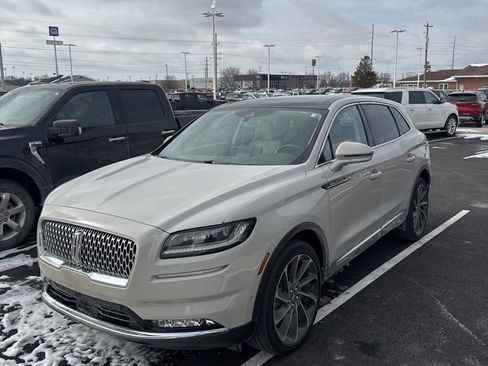 Used 2022 Lincoln Nautilus Reserve w/ Equipment Group 202A image 10