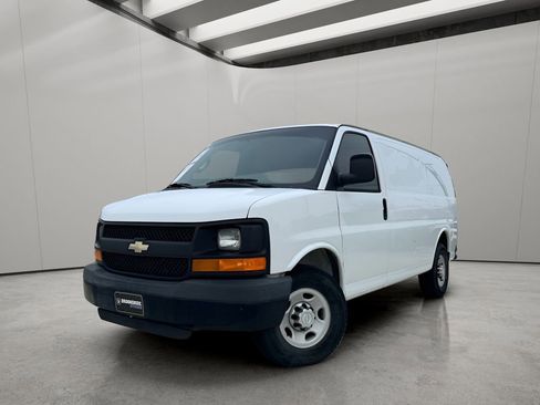 Used 2016 Chevrolet Express 2500 RWD image 2