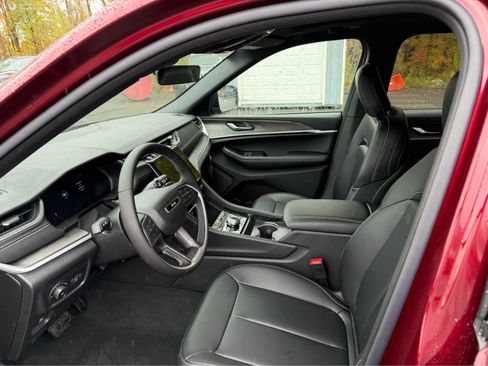 New 2025 Jeep Grand Cherokee L Limited image 12