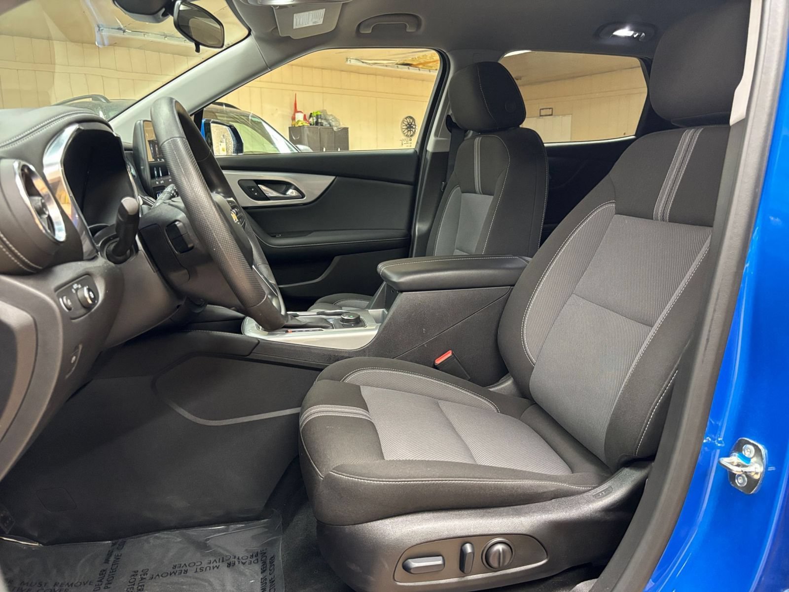 Used 2025 Chevrolet Blazer LT FWD image 27