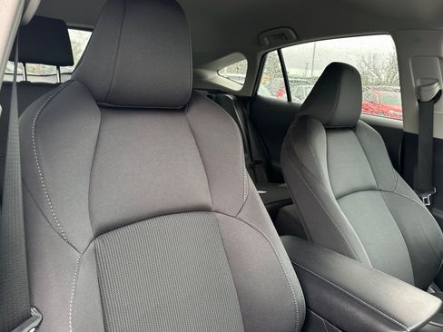 Used 2024 Toyota Venza LE image 17