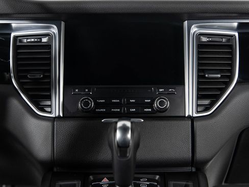 Used 2018 Porsche Macan Sport Edition image 34