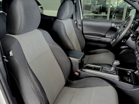 Used 2021 Toyota Tacoma TRD Off-Road w/ Technology Package image 29