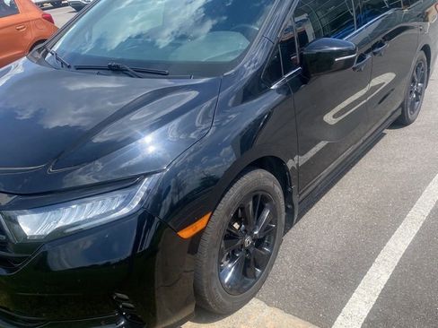 Used 2023 Honda Odyssey Sport image 1